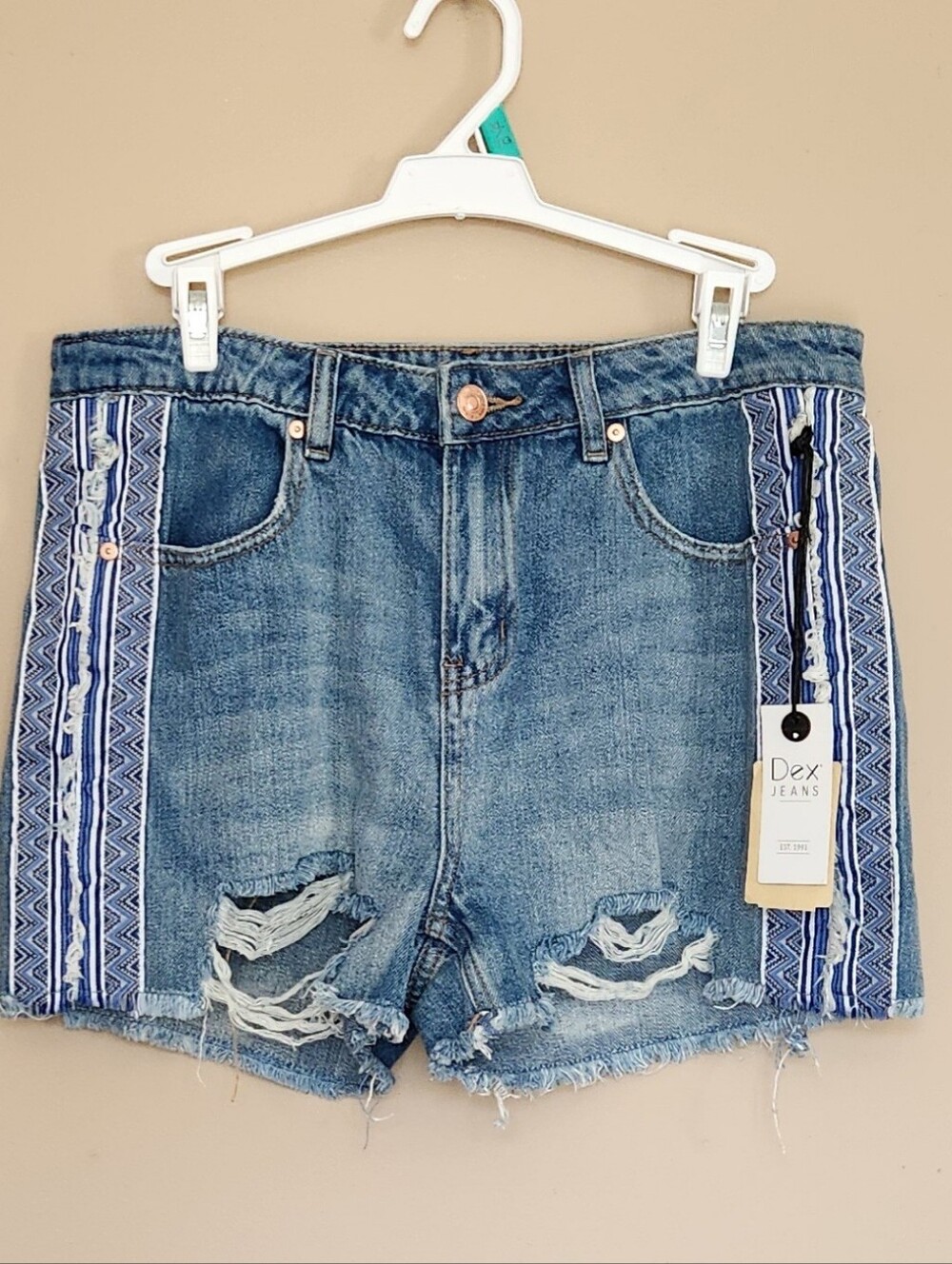 NWT Dex High Rise Womens Denim Shorts Mid Rise Light Wash Aztec 5 Pocket Sz 28